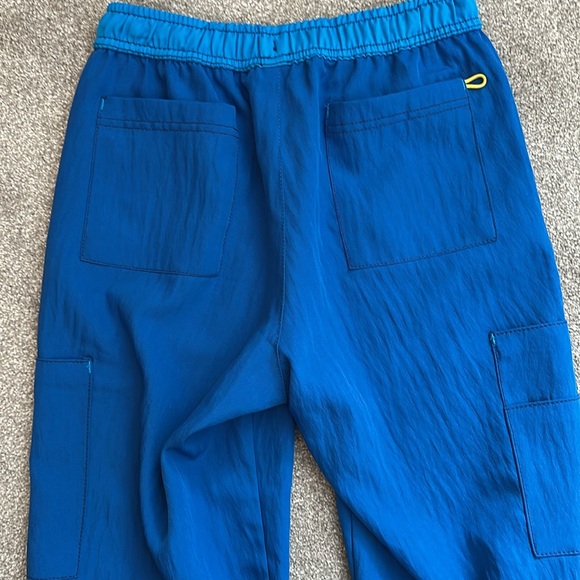 WonderWink Style 5814 Spread Good Cheer Scrub Pants size XS ~ worn once ~ - Picture 3 of 8